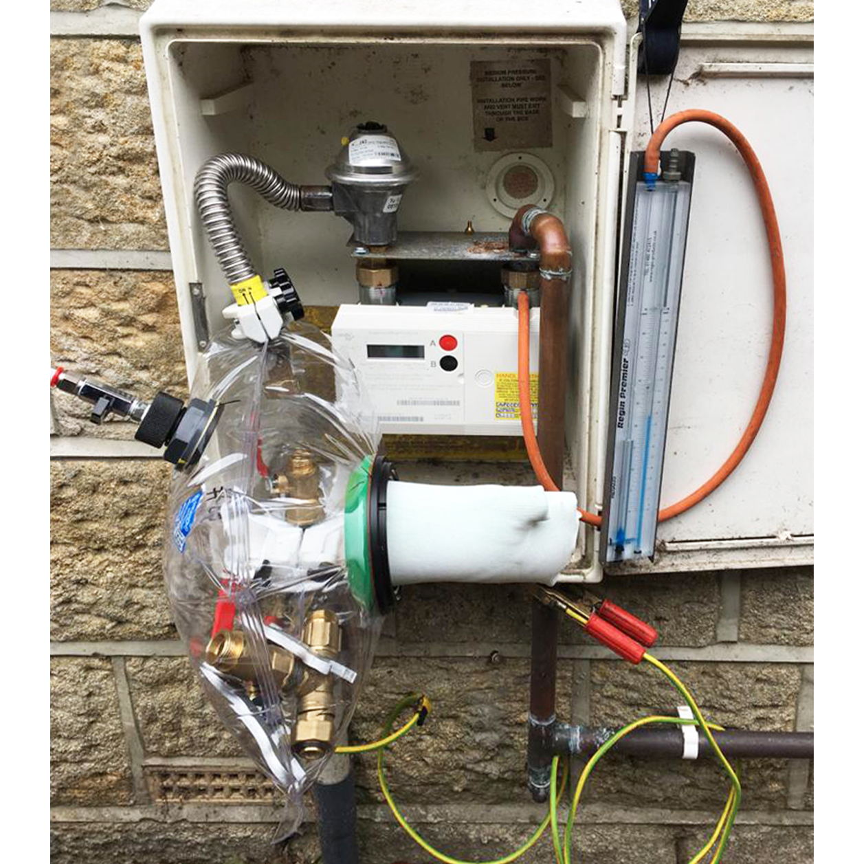 Using servibag on a gas meter