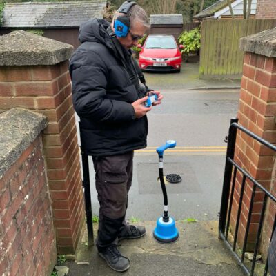 Member of the metrorod team using the SebaKMT HL7000